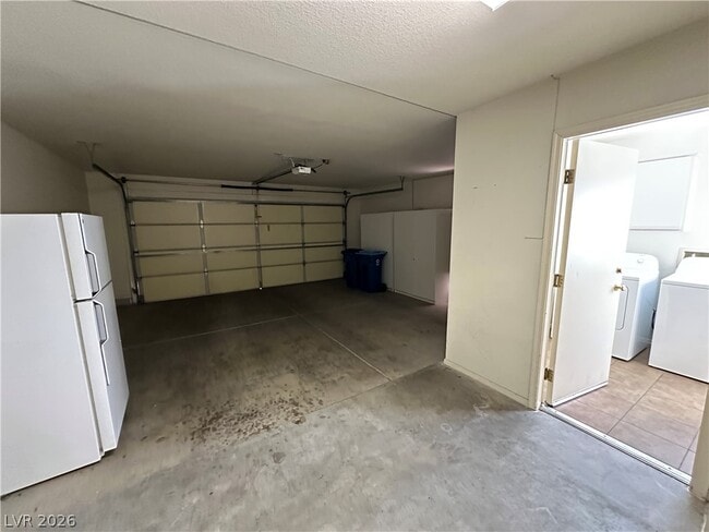 Building Photo - 3001 Lotus Hill Dr