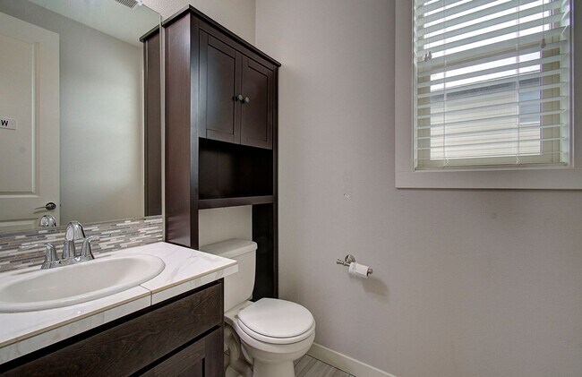 Building Photo - STUNNING CAMAS NORTH HILLS 4 BR, 3.5 BATH ...