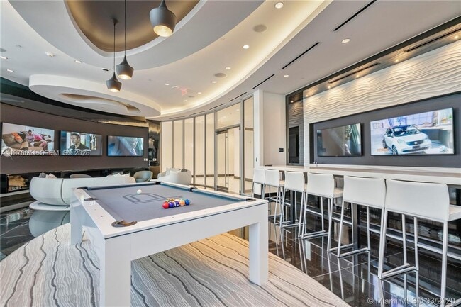 Building Photo - 851 NE 1st Ave