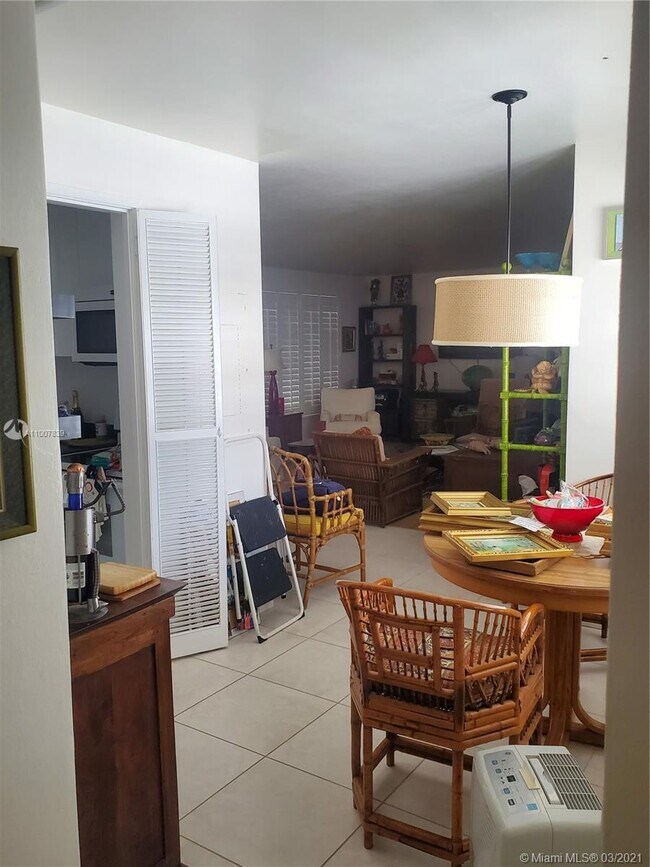 Building Photo - 10170 Collins Ave