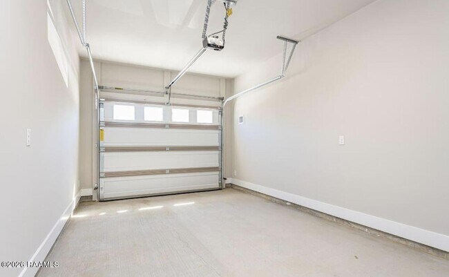 Building Photo - 606 Guillot Rd