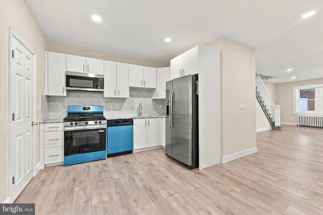 Building Photo - 227 Lindley Ave