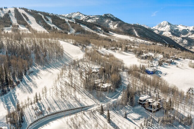 Building Photo - 379 Divide Dr