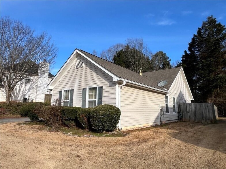 Building Photo - 678 Arbour Way