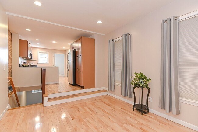 Building Photo - 10 Hancock St