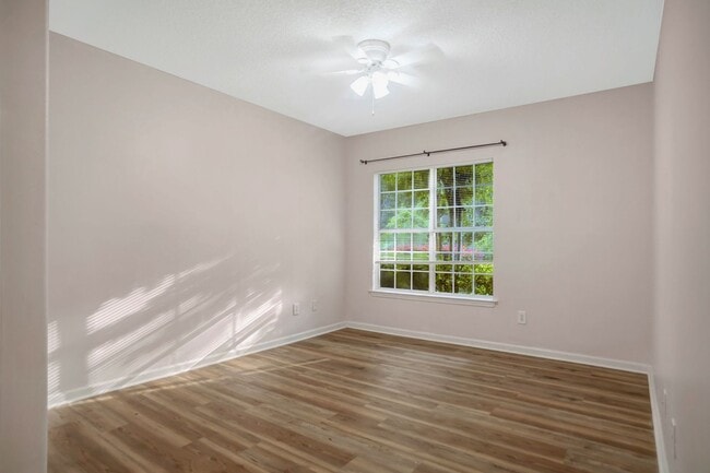 Building Photo - Lovely First Floor Condo at Plantation Point