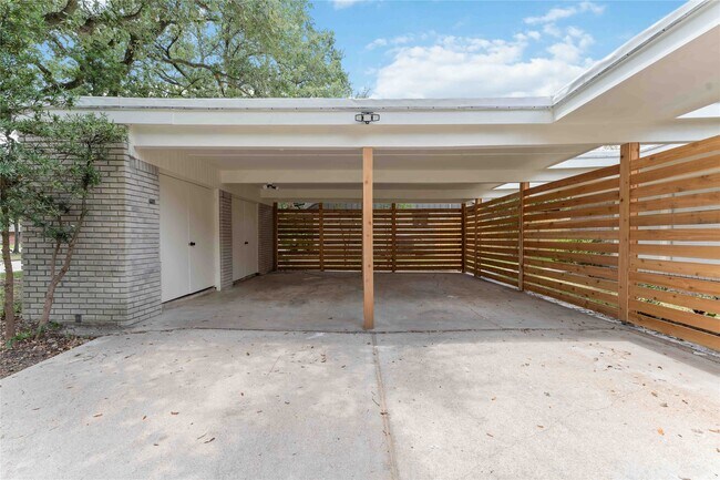 Building Photo - 5722 W Bellfort Ave