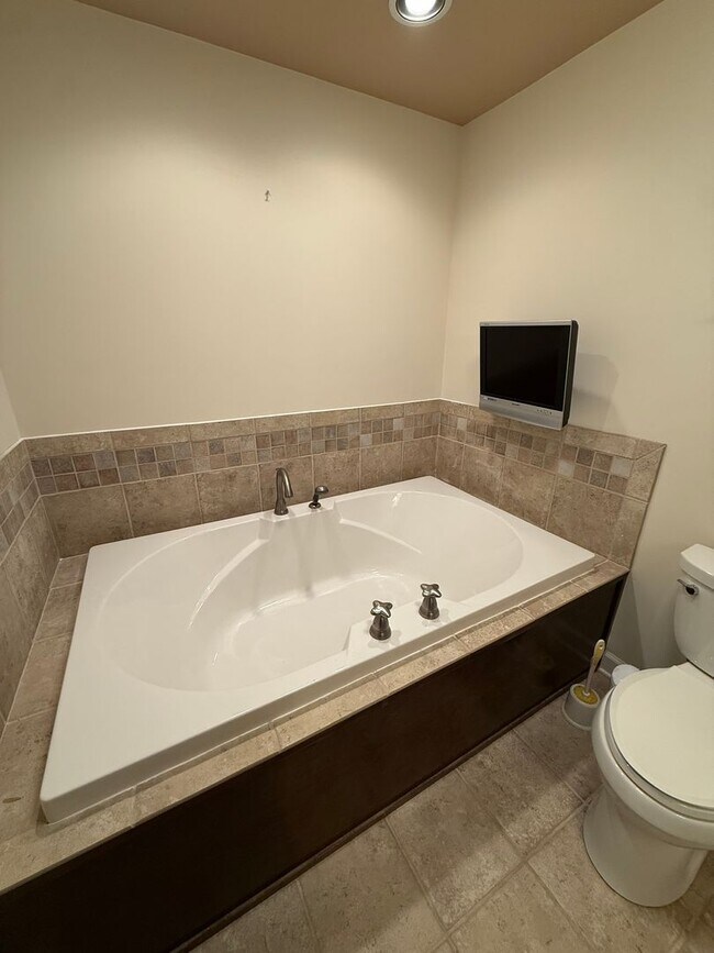 Building Photo - MOVE IN SPECIAL: 1/2 OFF FIRST FULL MONTHS RENT WITH A 12 MONTH LEASE!! 3BR/3BA in Prime Gallatin...