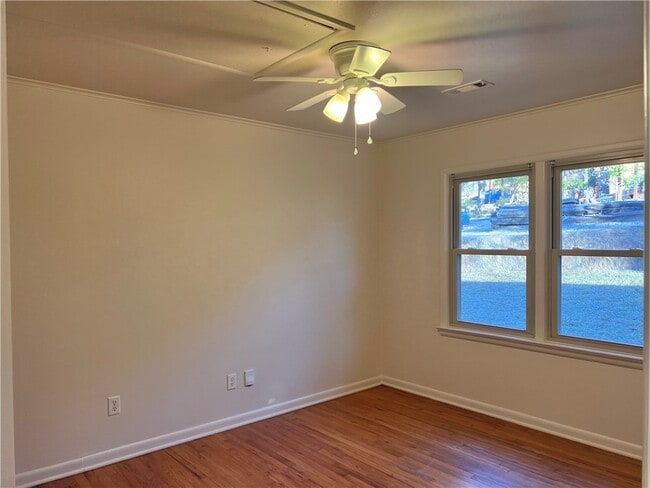 Building Photo - 921 E Rodgers Dr
