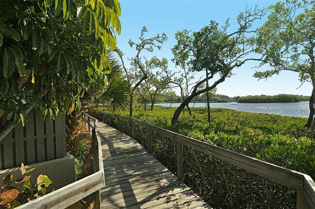 Building Photo - 1601 Bayhouse Point Dr