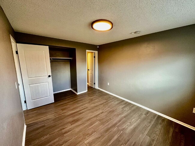 Building Photo - **MOVE IN SPECIAL - FIRST MONTH'S RENT FREE!!** "Charming 2-Bed Condo in Golden, CO - Cozy Living!"