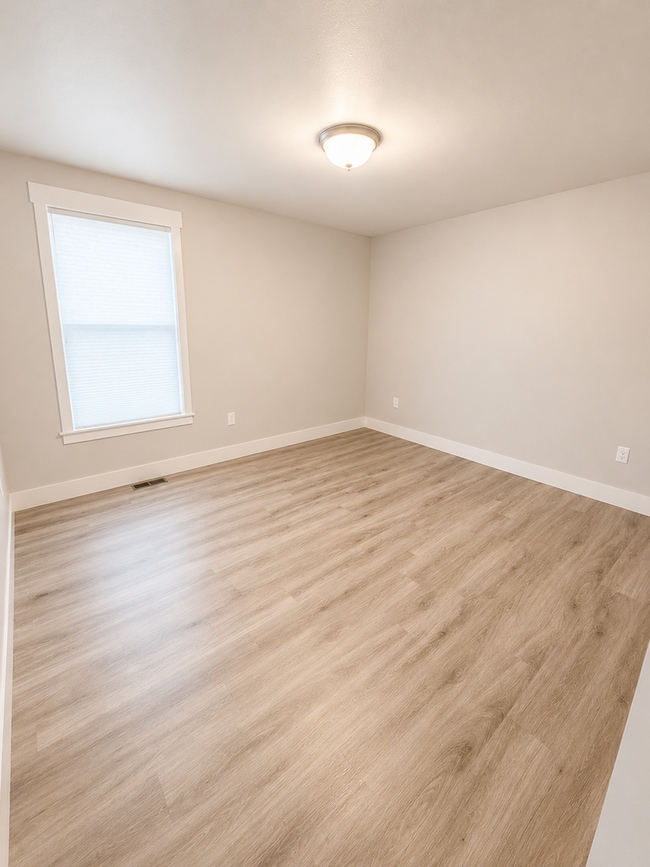 Building Photo - 6033 Farmstead Ave