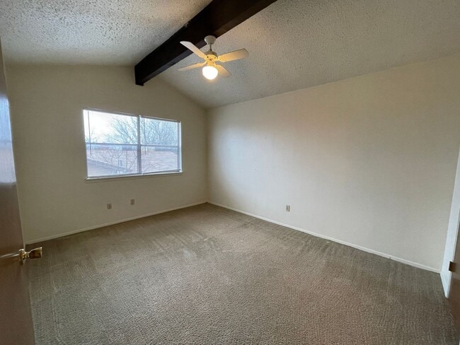 Building Photo - 1218 Royal Crest Dr