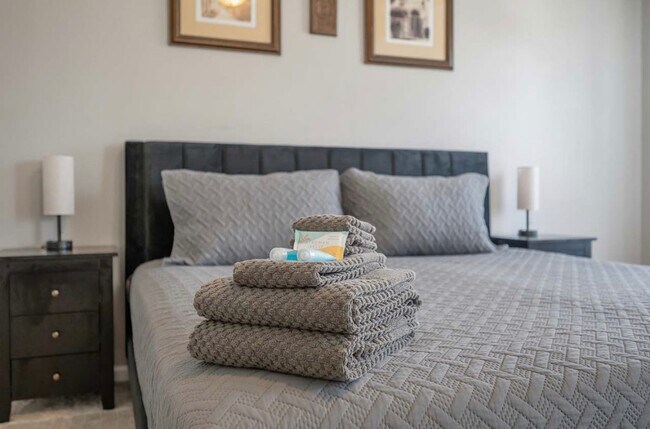 Building Photo - 337 Roche Dr