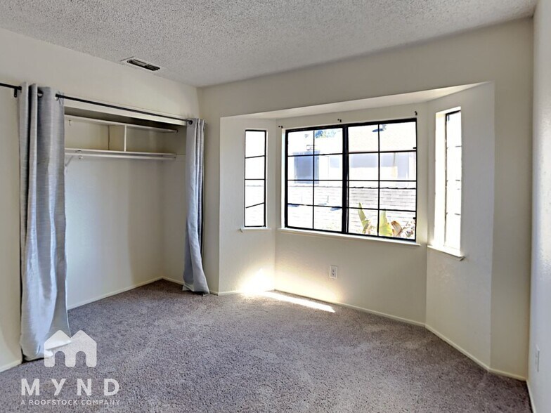 Building Photo - 2276 Sandcastle Way