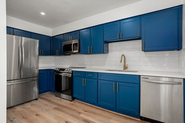 Building Photo - 10331 Longmont Dr