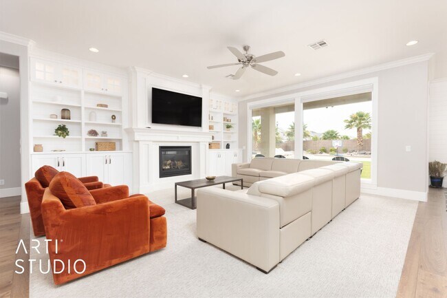 Building Photo - Gorgeous 5 bed 4 bath furnished home in Li...