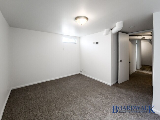 Building Photo - Spacious 4-Bed Home with Basement & Covered Patio