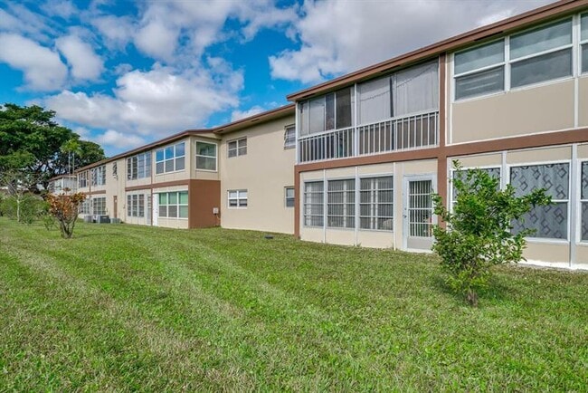 Building Photo - 7300 NW 5th Ct