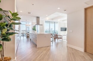 Building Photo - 17301 Biscayne Blvd