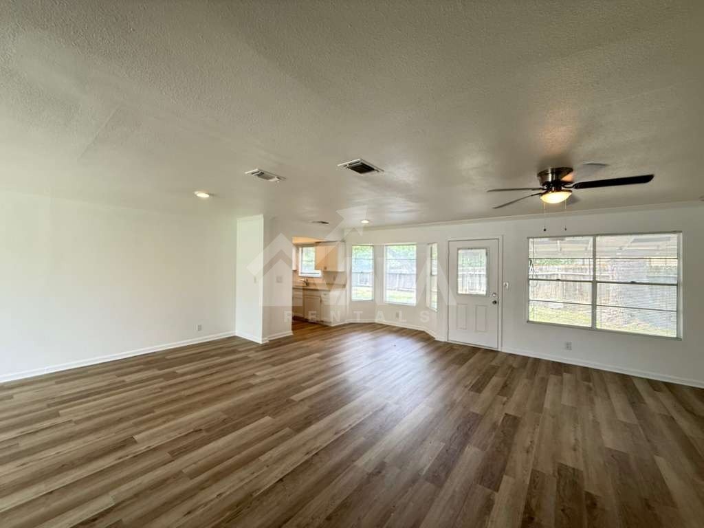 Building Photo - 6607 Benhill