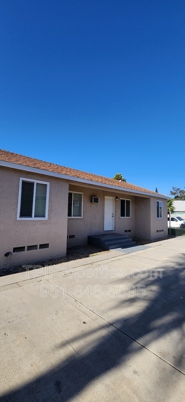 Primary Photo - 1604 N H St