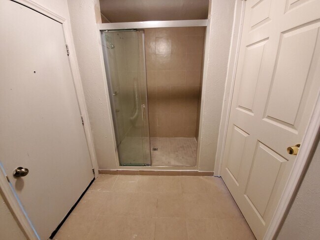 Building Photo - 3118 Leanne St