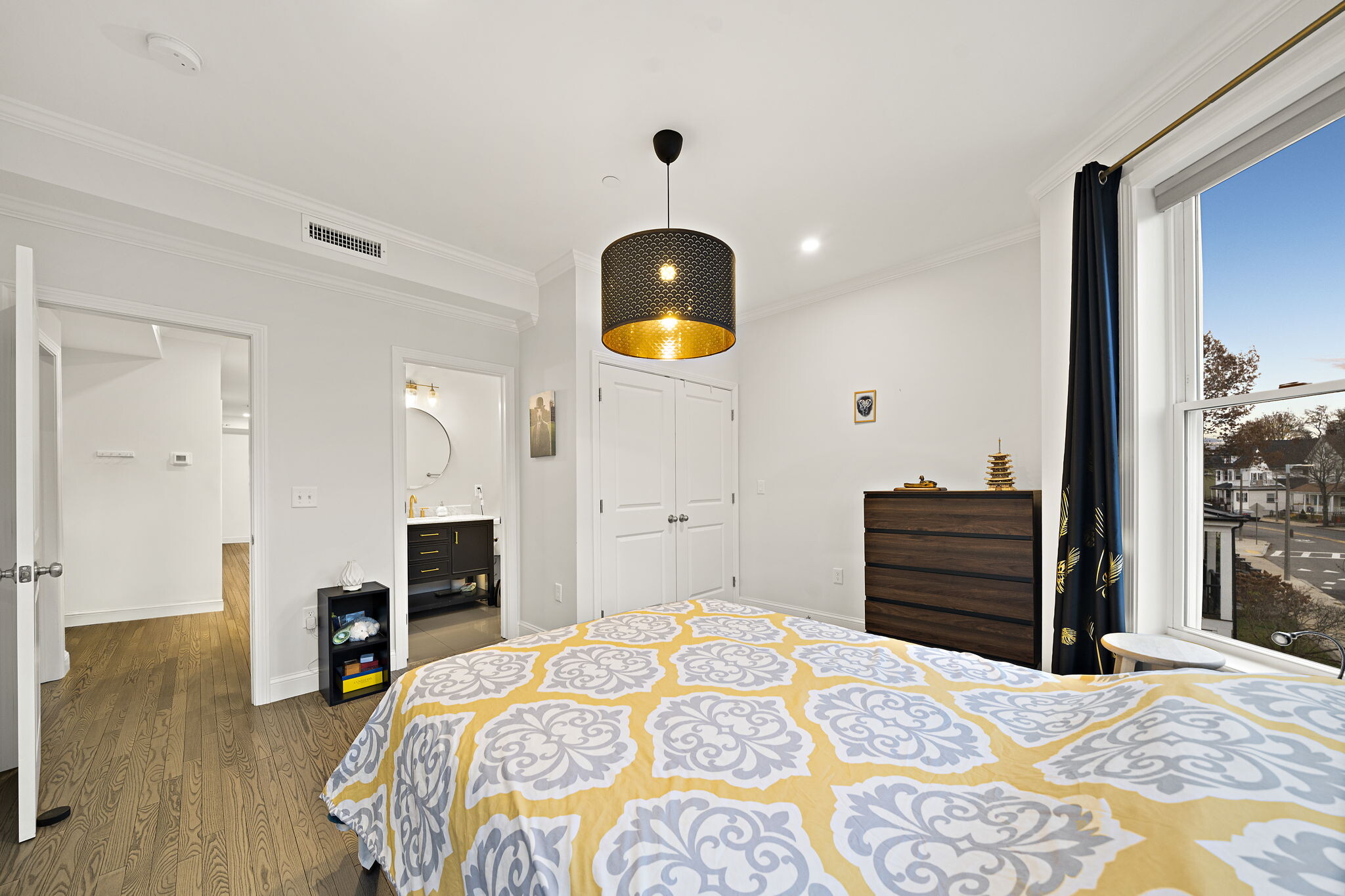 Building Photo - 68 Edson St