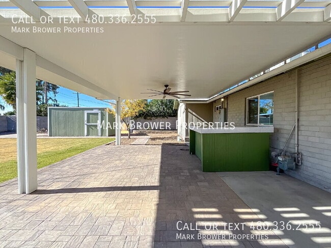 Building Photo - 2241 W Clarendon Ave