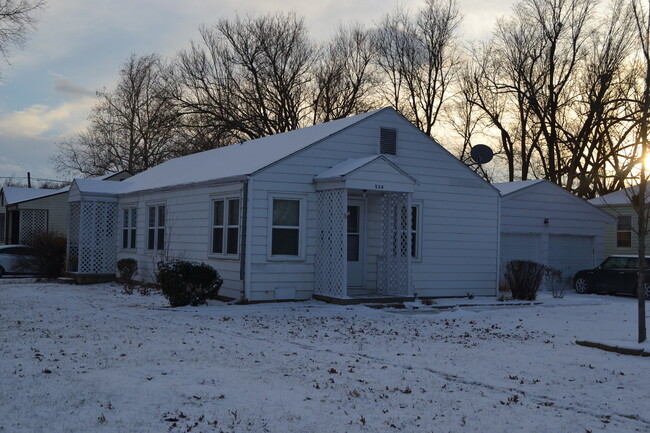 Building Photo - Garfield/6th Duplex