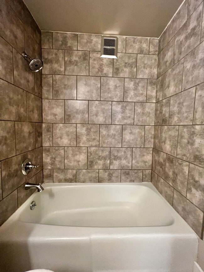 Building Photo - Robertson1005 (KC-DT)