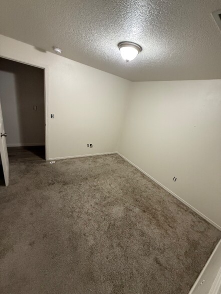 Building Photo - 5502 Hayes Ln