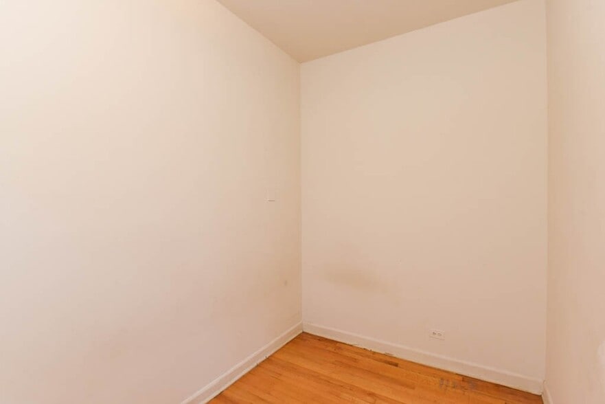 Building Photo - 1055 W George St