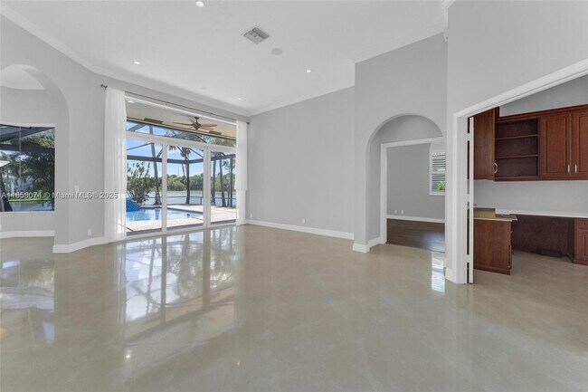 Building Photo - 2715 Edgewater Ct