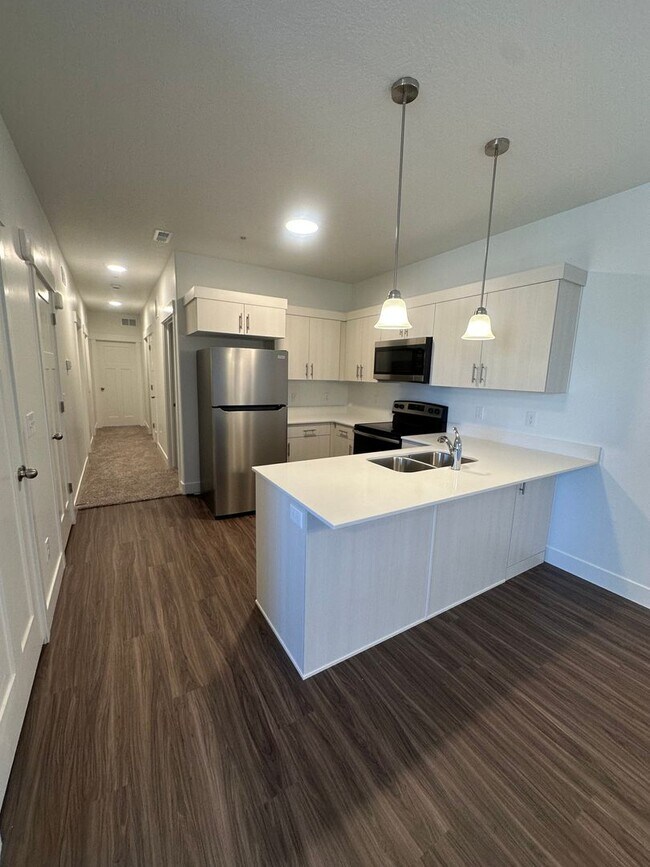 Building Photo - BRAND NEW CONDO