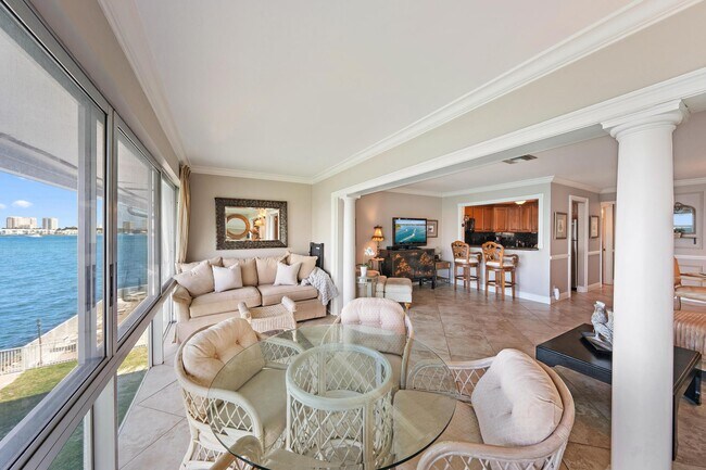 Building Photo - 400 Wilma Cir