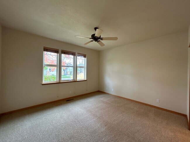 Building Photo - 3 Bedroom / 2 Bathroom House in NW Redmond - PENDING APPLICATION