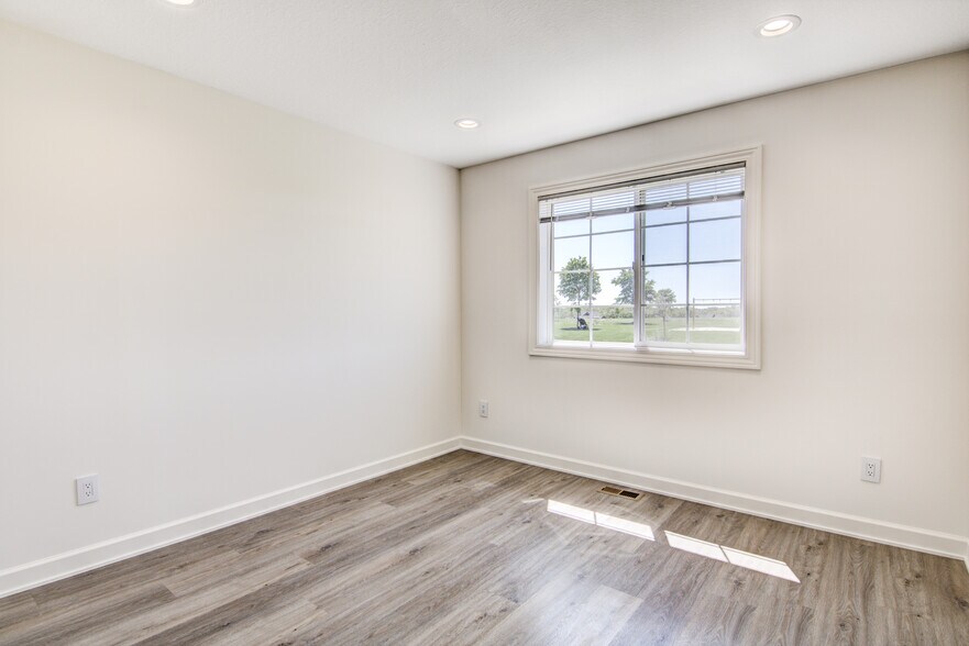 Building Photo - 1047 Dailey Pl