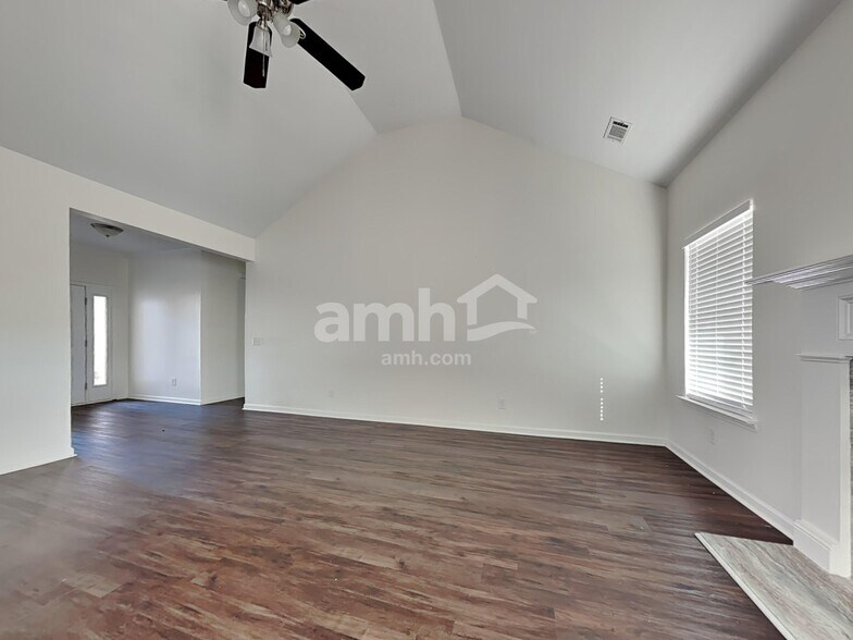 Building Photo - 131 Waverly Way
