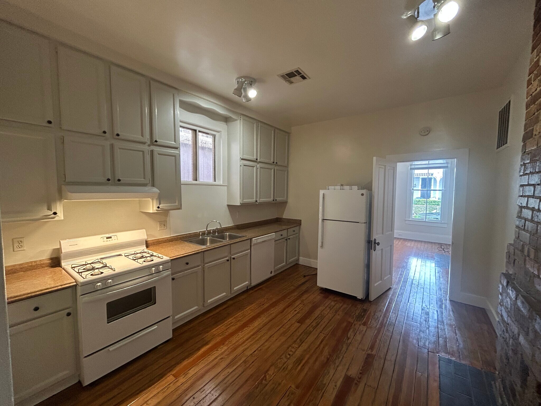 Building Photo - 4825 Perrier St