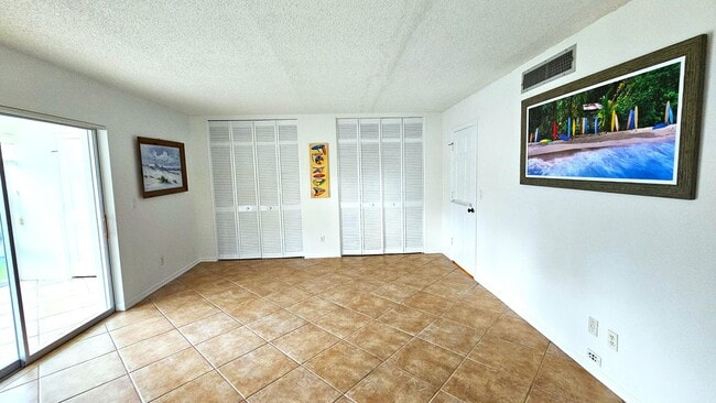 Building Photo - 1441 Ocean Dr