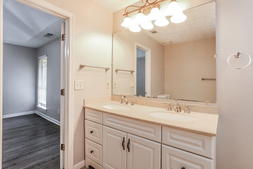 Building Photo - 5543 Dorsett Shoals Rd