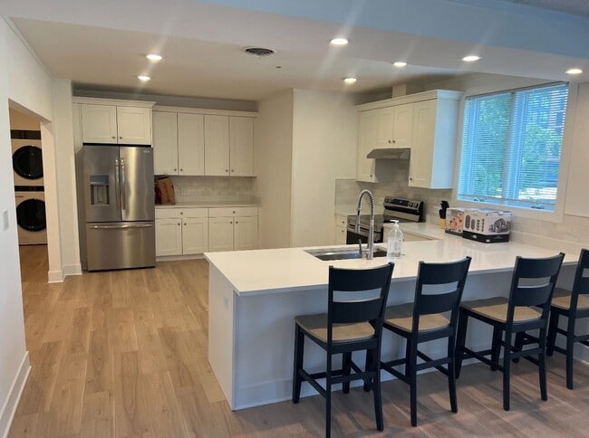 Building Photo - 1930 Sherman Ave