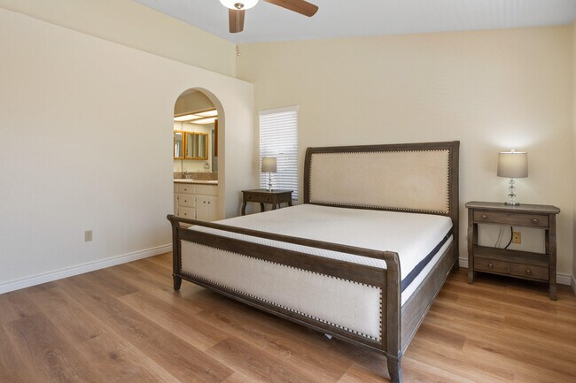 Building Photo - 44210 Mariposa Ct