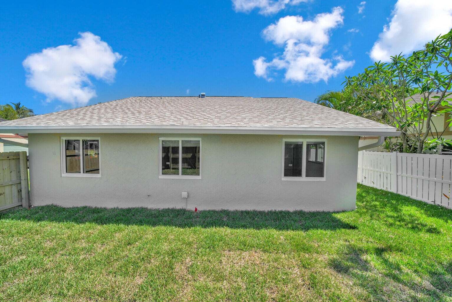 Building Photo - 23392 Country Club Dr E