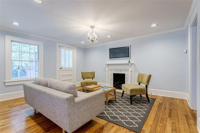 Building Photo - 1987 Knight Ct SE