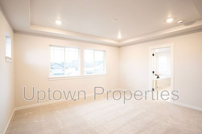 Building Photo - 16959 SW Leaf Ln