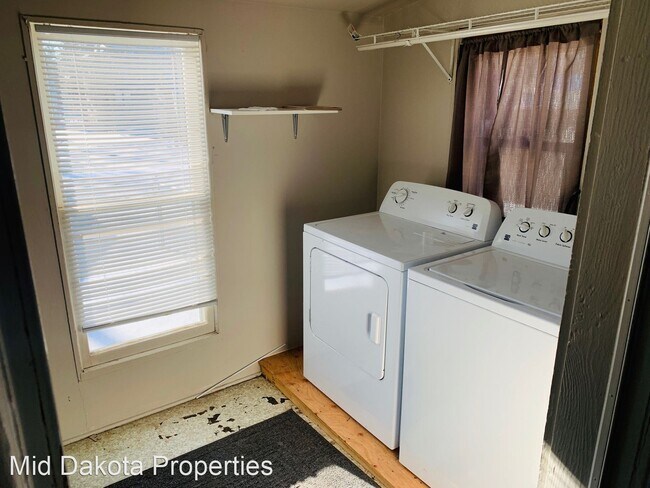 Building Photo - 2 br, 1 bath House - 807 E 6th