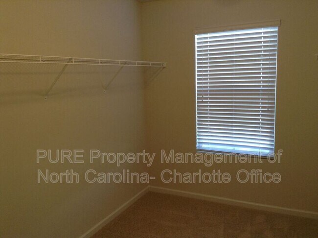 Building Photo - 613 Oak Forest Lane