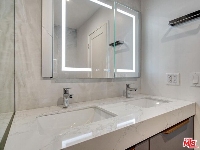 Building Photo - 18109 Coastline Dr